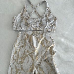 Carbon38 legging and sports bra set